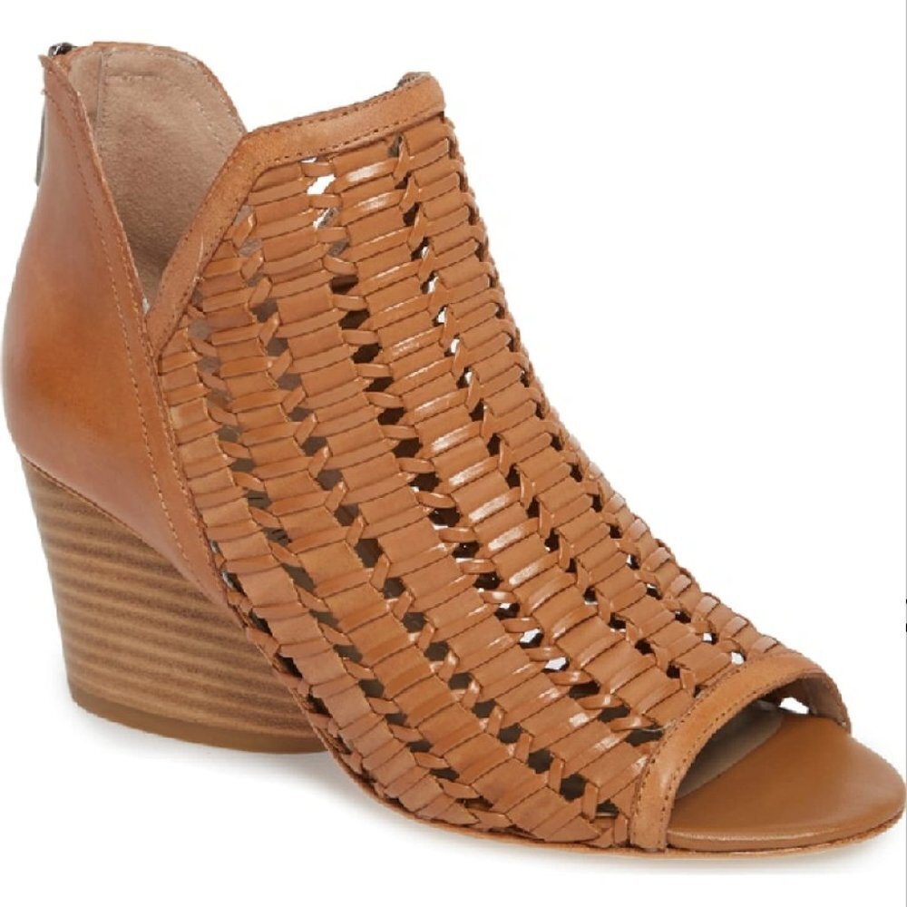 Donald Pliner Jacqi Wedge‎ in Fawn Size 9.5
